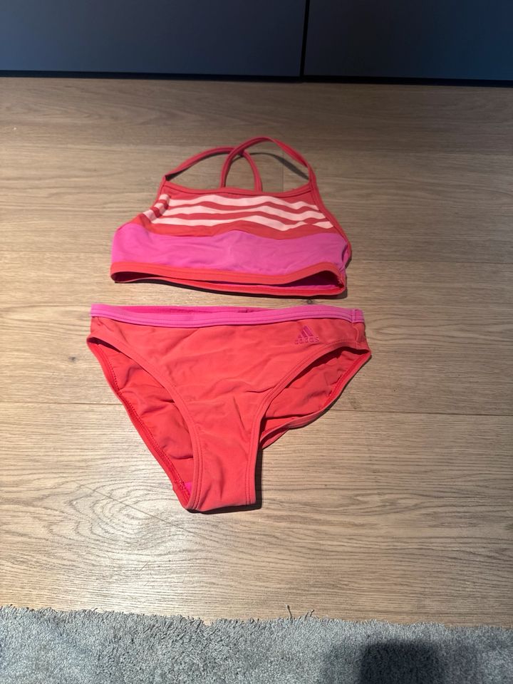 Süßer Bikini von Adidas Gr.152 in Minden