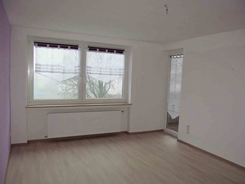 2-Zimmer-Wohnung mit Balkon und Einbauküche in Selb