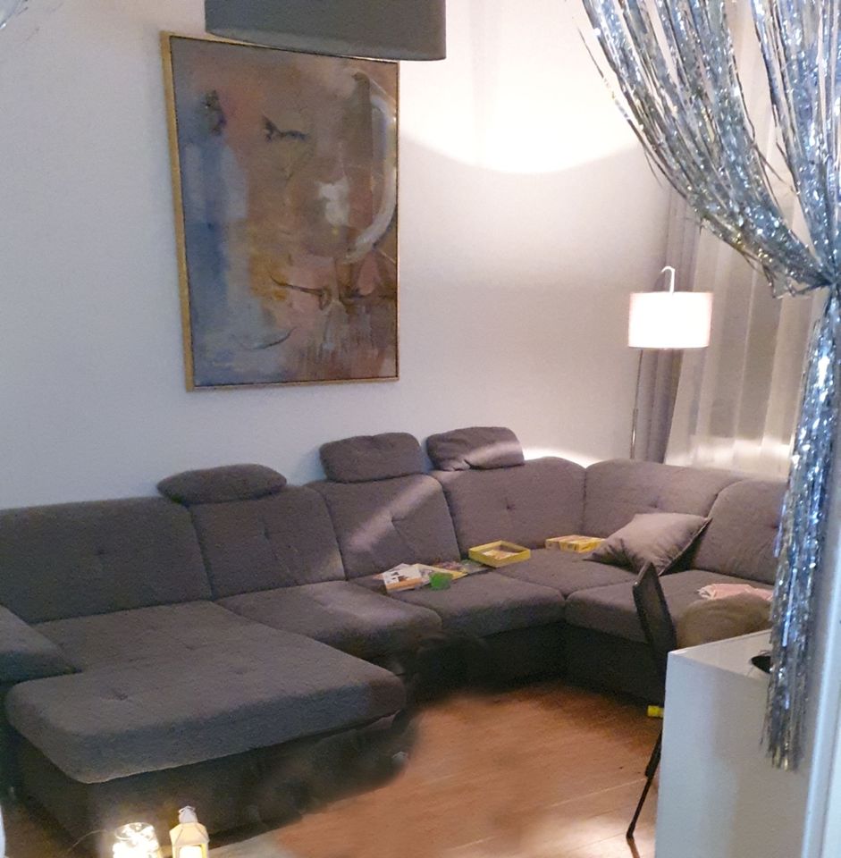 Geräumiges Wohnzimmer-Sofa zu verkaufen in Berlin