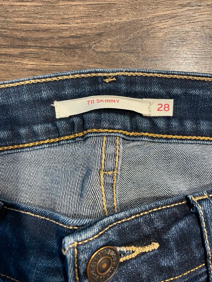 Levi’s Strauss Jeans 711 skinny w28/L32 in Übersee