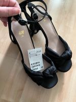 Neue Pumps High Heels mit breitem Absatz in Satinoptik von H&M München - Schwanthalerhöhe Vorschau