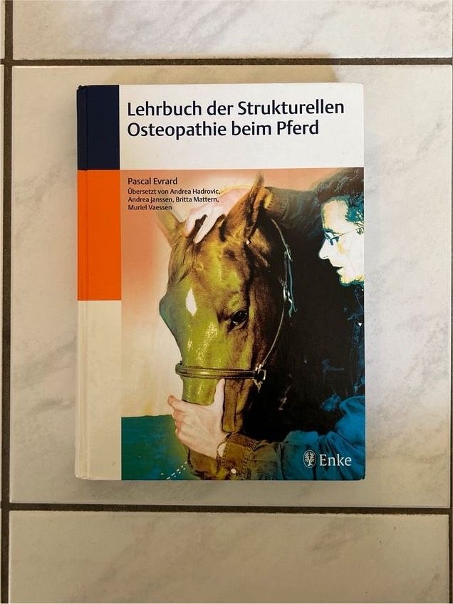 Lehrbuch der strukturellen Osteopathie beim Pferd / Pascal Evrard in Engelskirchen