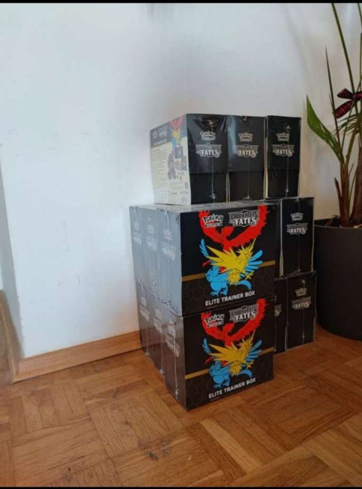 Pokémon TCG Hidden Fates Elite Trainer Box in München