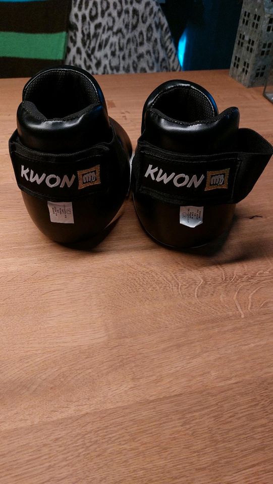 KWON TAEKWONDO Schuhe Fusschutz Gr. M, Innensohle ca. 26,5 cm in Arnsberg