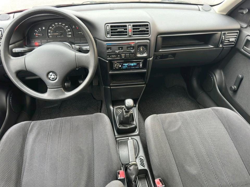 Opel Vectra 5 Türer Tüv Neu 8fach bereift wenig Kilometer in Nordhausen