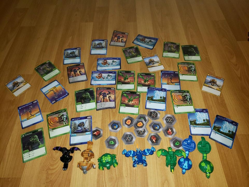 Bakugan Figuren und Karten in Schwarzach am Main