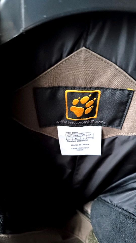 Jack Wolfskin Jacke Männer in Monheim am Rhein