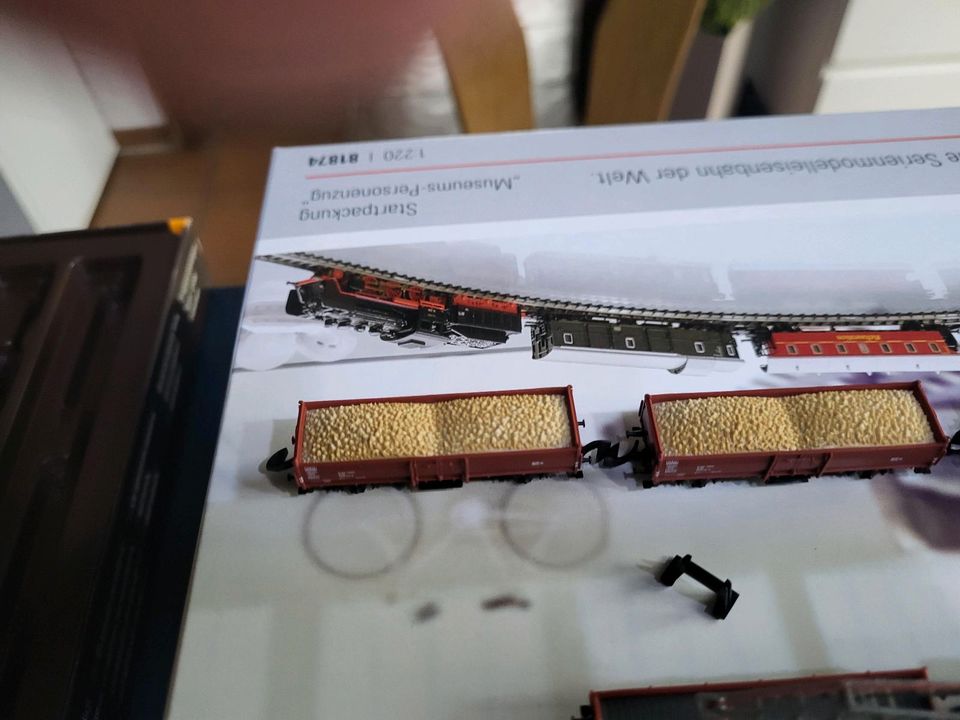 Märklin Z 8103 BR 260 V60 DIESELLOK GÜTER ZUG ANHÄNGER Wagen SET in Seckach