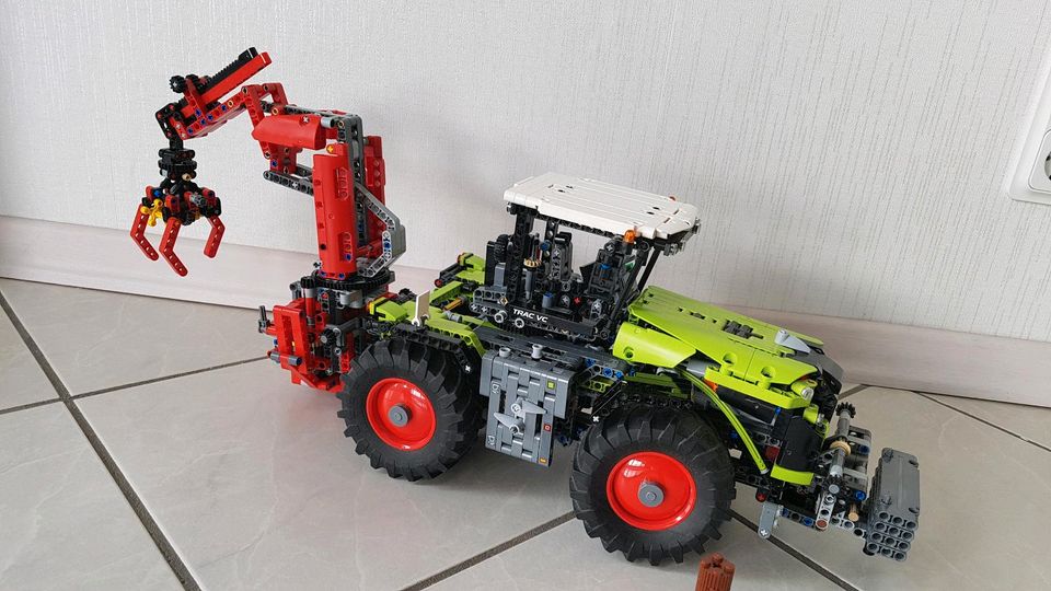 Lego Technic Claas Xerion 5000 Trac XC 42054 in Gückingen