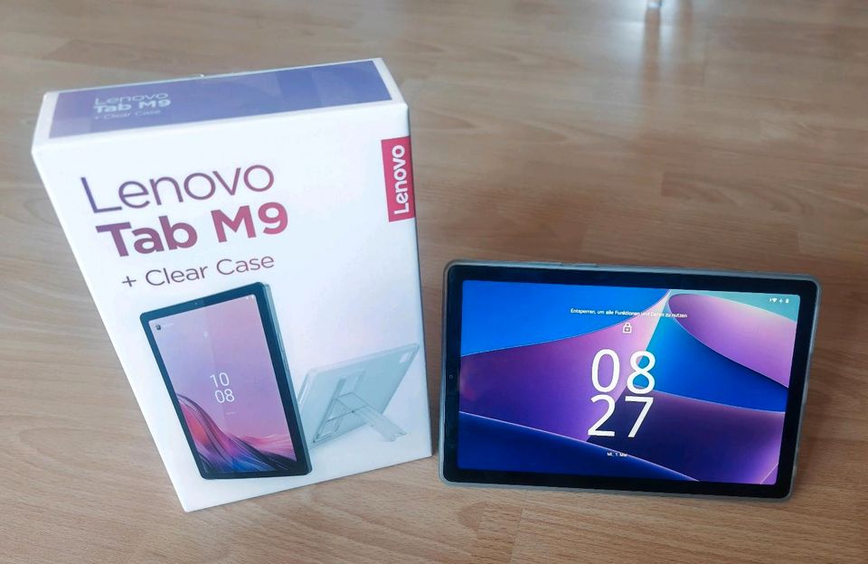 Lenovo Tablet M9 mit Hülle mit integriertem Standfuß in Hohenlockstedt