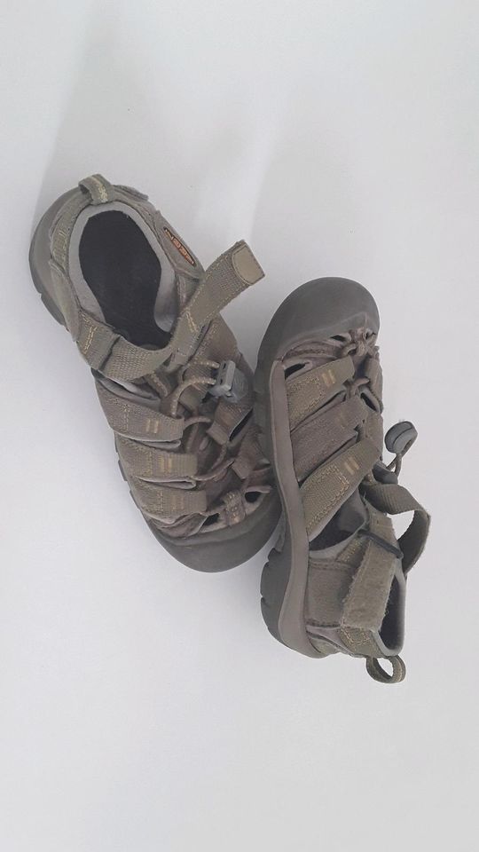 Sandalen Keen Gr. 32/33 20 cm eher 30/31 in Berlin