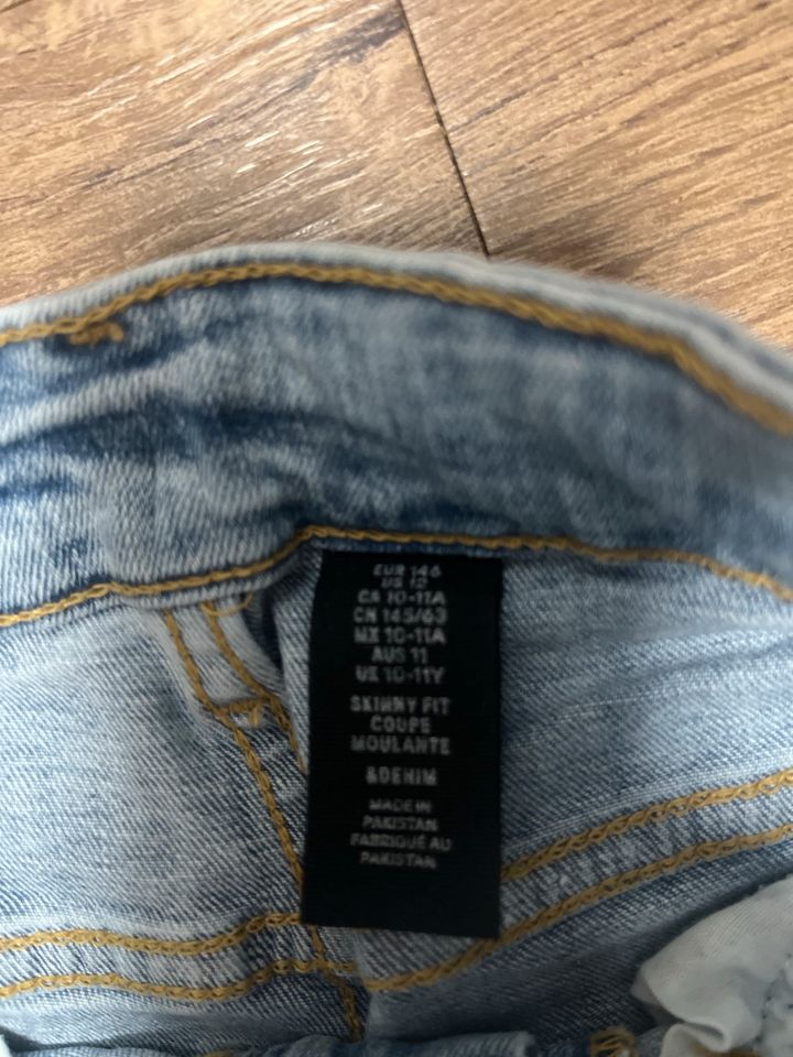 Jeans, Stretch, H&M, Gr. 146 TOP in Neunkirchen