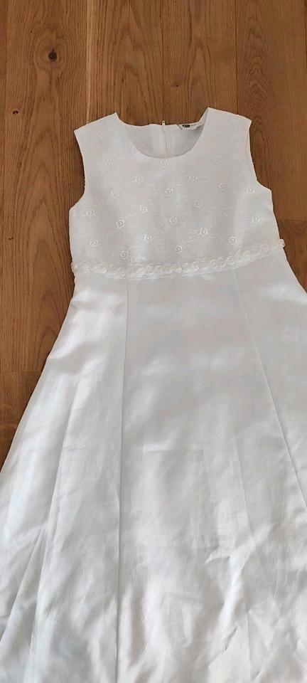 Kommunionskleid Erstkommunion Kleid 146 schlicht weit Blumen in Neuler