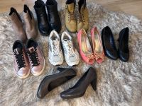 Jedes Paar 5€ Sneakers Pumps Stiefeletten Damen Turnschuhe Nordrhein-Westfalen - Paderborn Vorschau