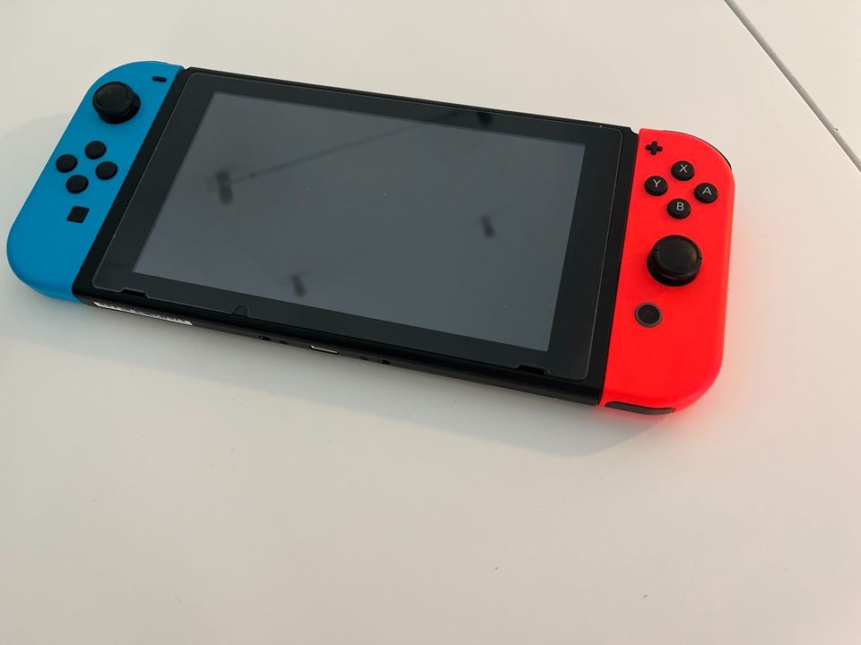 Nintendo Switch mit Zubehör in Hennigsdorf