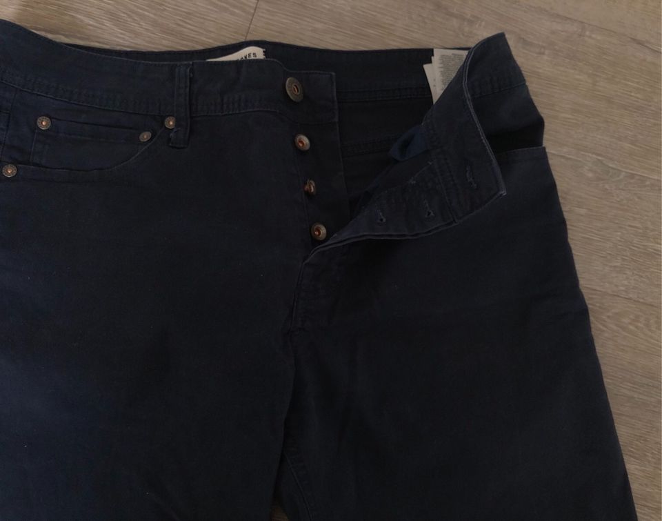 Dunkelblaue Shorts von Jack&Jones Gr S in Mechernich