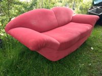 Sofa - rote Couch - für Schrebergarten -  Herzchen-zu verschenken Schleswig-Holstein - Kiel Vorschau