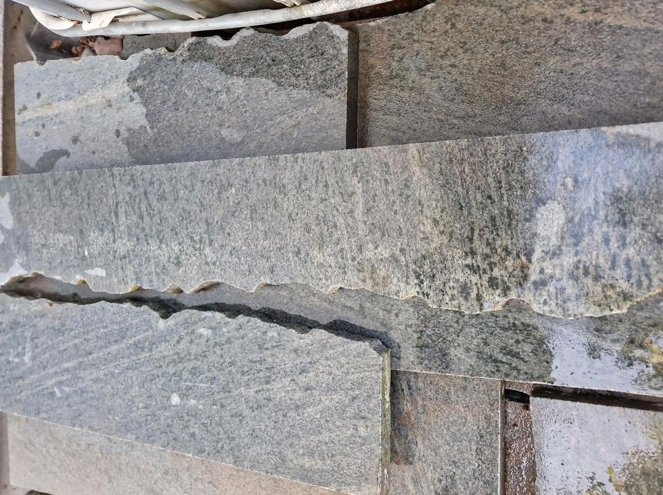 Randsteine aus massiven blauen Granit matt / geschliffen in Kreßberg
