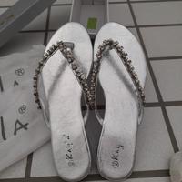 NEU!! Super schicke Sandalen in Silber mit Perlen und Strass Hessen - Rüsselsheim Vorschau