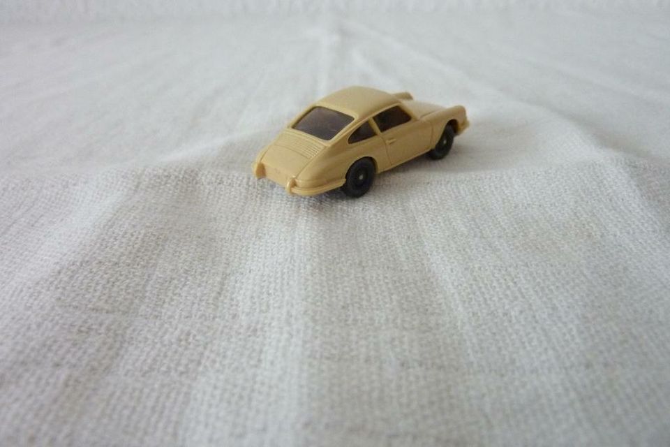 Porsche 911C beige, Wiking 1:87 in Plochingen