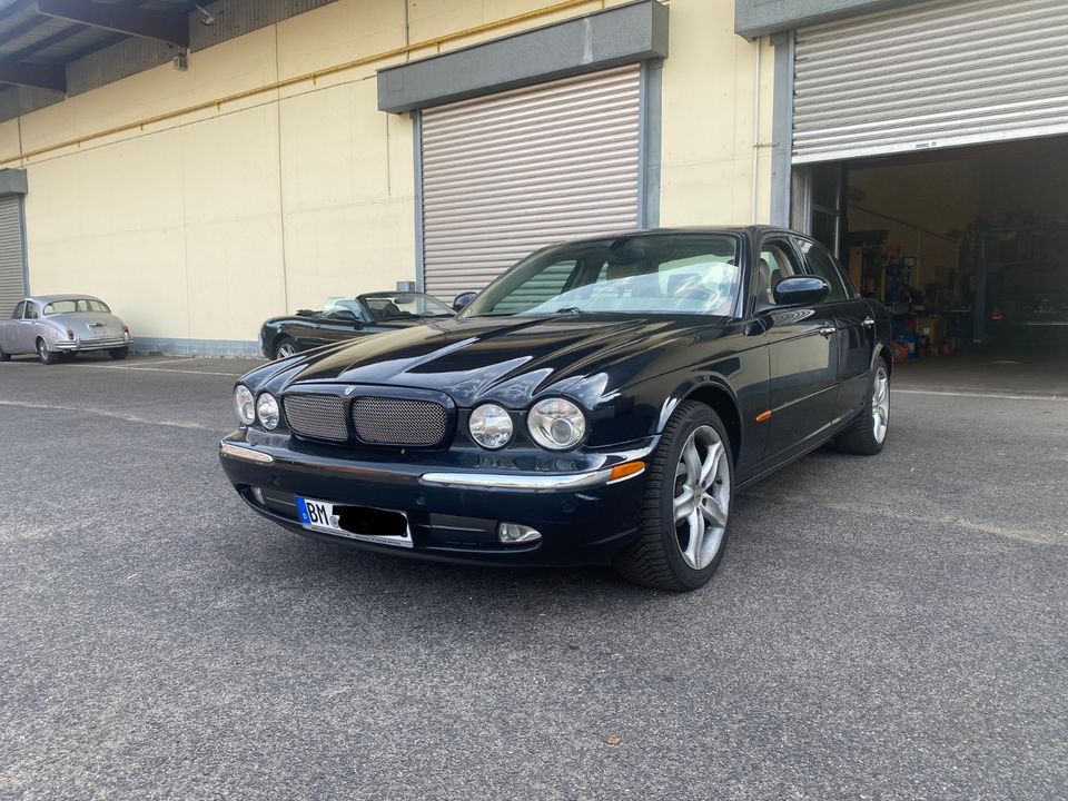                     Jaguar XJR X350