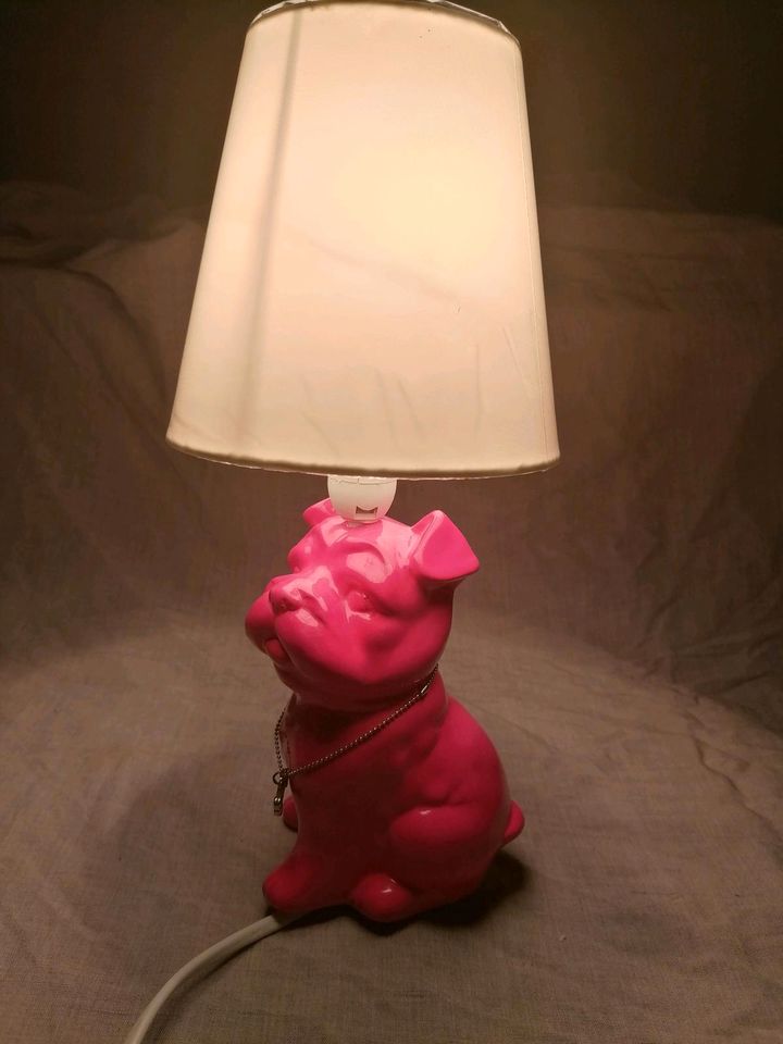 Lampe aus kleiner Bulldogge, Bulldoggen Lampe, rosa in Tüttendorf
