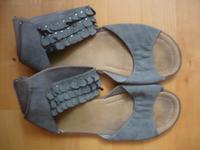 Graue Sandalen Nubukleder von Rieker Größe 40 mit Reißverschluss Baden-Württemberg - Freiburg im Breisgau Vorschau