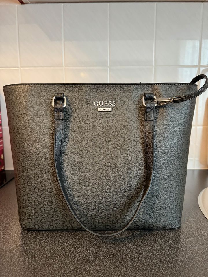 GUESS Shopper Tasche Damen, NEU in München