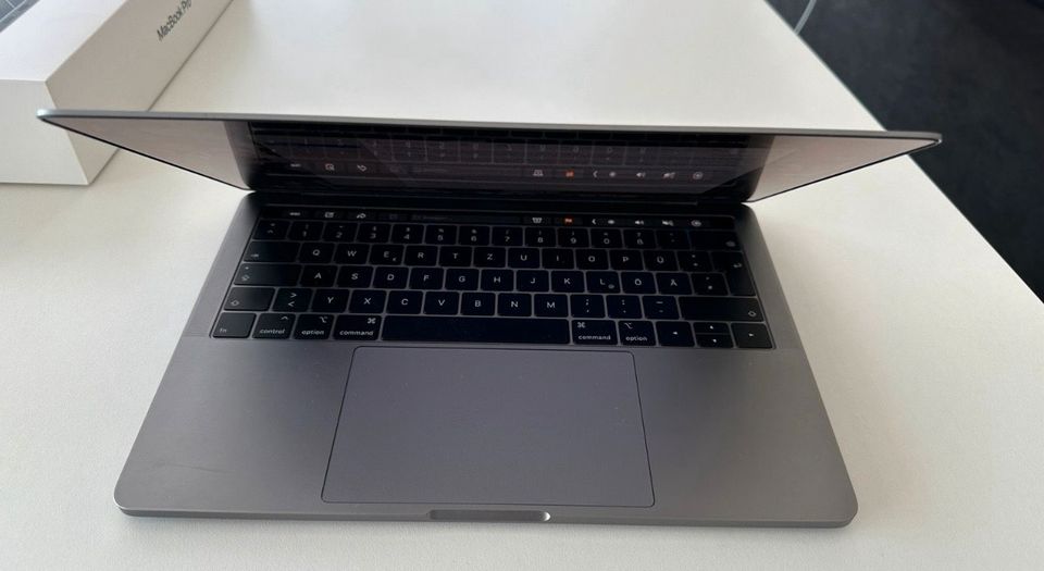 Apple MacBook Pro 13,3 Zoll Space Gray 128GB in Heusweiler