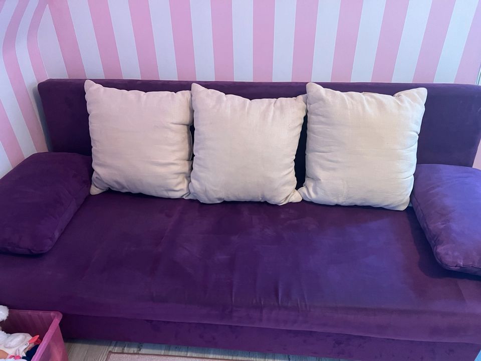 Sofa in Lila kann auch als Bett 195cmx70cm wie Neu in Oberhausen