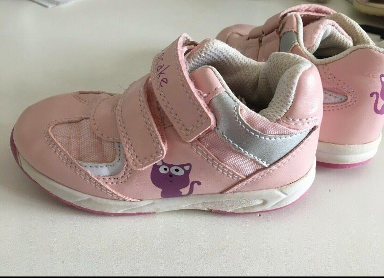 Sneakers Turnschuhe Klett Gr. 24 Cupcake in Eggenfelden