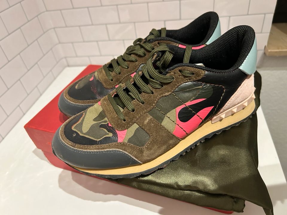 Valentino Garavani Rockstud Camouflage Sneaker Gr. 39 in Düsseldorf