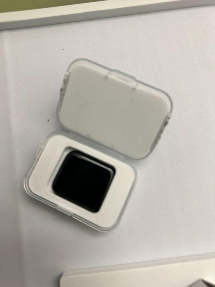 Apple Watch SE  40 mm original Display ganz leichter Schaden. in Düren