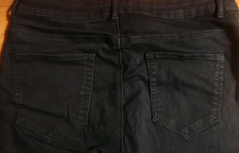 Zara Basic Denim 7/8 Hose Damenhose Größe 42 in Westeregeln