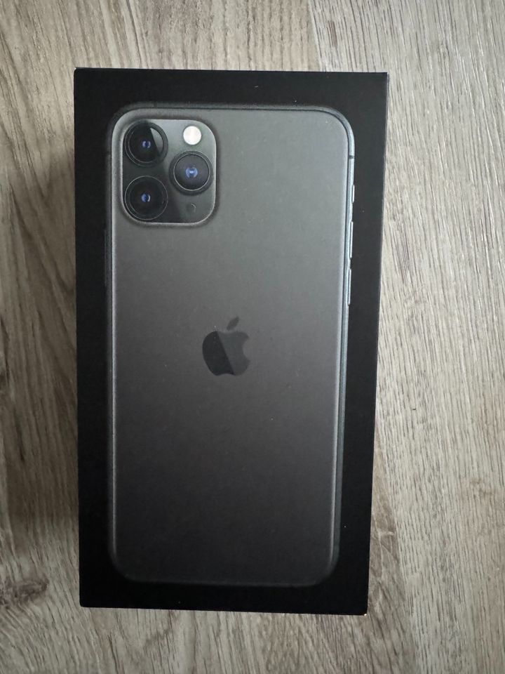 iPhone 11 Pro, 256 GB, Top Zustand, super viel Zubehör in Hamburg