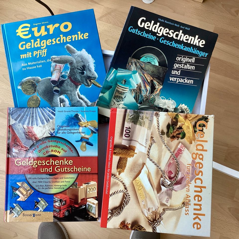 Vier Bücher Geldgeschenke in Kiel