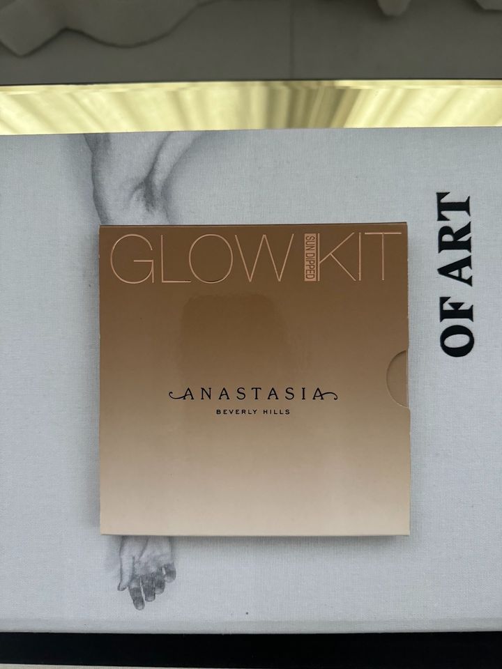 Anastasia Beverly Hills Glow Kit Highlighter Palette Sundipped in Köln