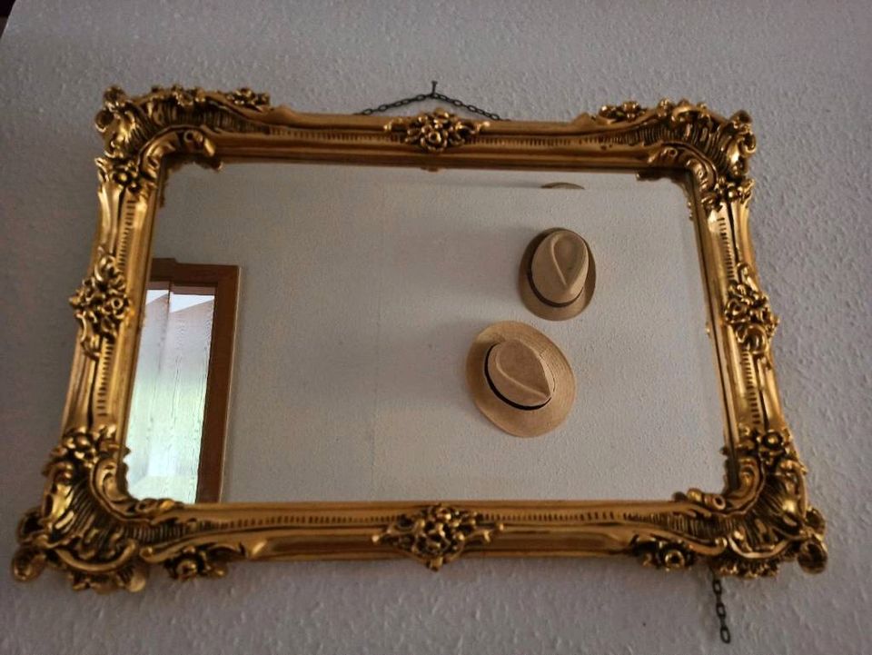 Alter Spiegel mit goldener Verzierung Barock Antiquität in Leipzig