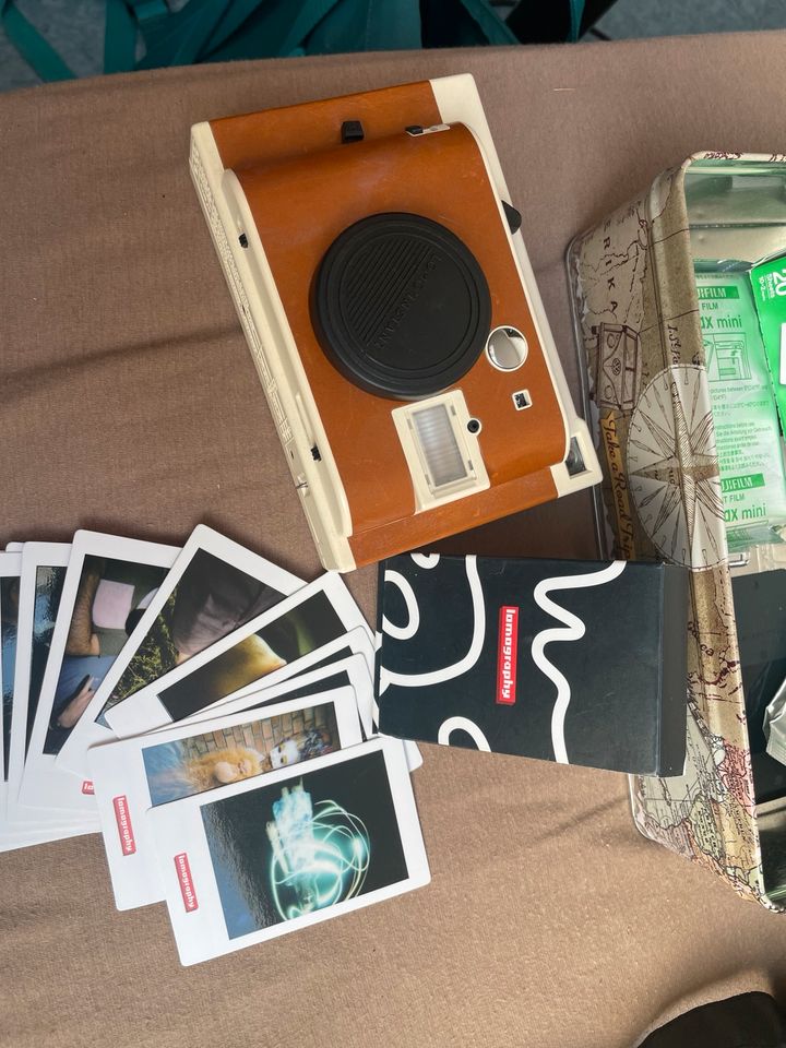 Lomo Instax Polaroid Kamera in super Zustand in Erfurt