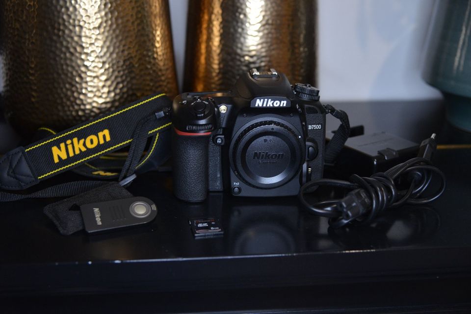 Nikon D7500 20.9MP Spiegelreflexkamera DSLR - 6548 Auslöser in Hohenthann