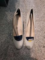 WEISSE HOCHZEITS SCHUHE GR 40 Nordrhein-Westfalen - Kerpen Vorschau