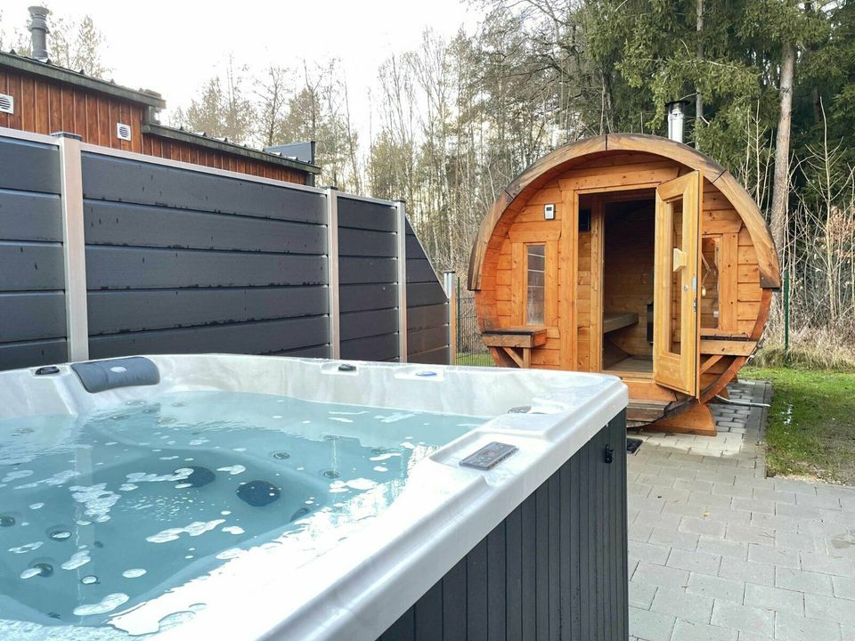 Modernes Mobilheim am See mit Fass-Sauna und Whirlpool (WA104) in Wackersdorf