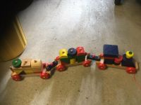 Spielzeug Eisenbahn aus Holz Lernspielzeug zum Sortieren - Steckw Nordrhein-Westfalen - Moers Vorschau