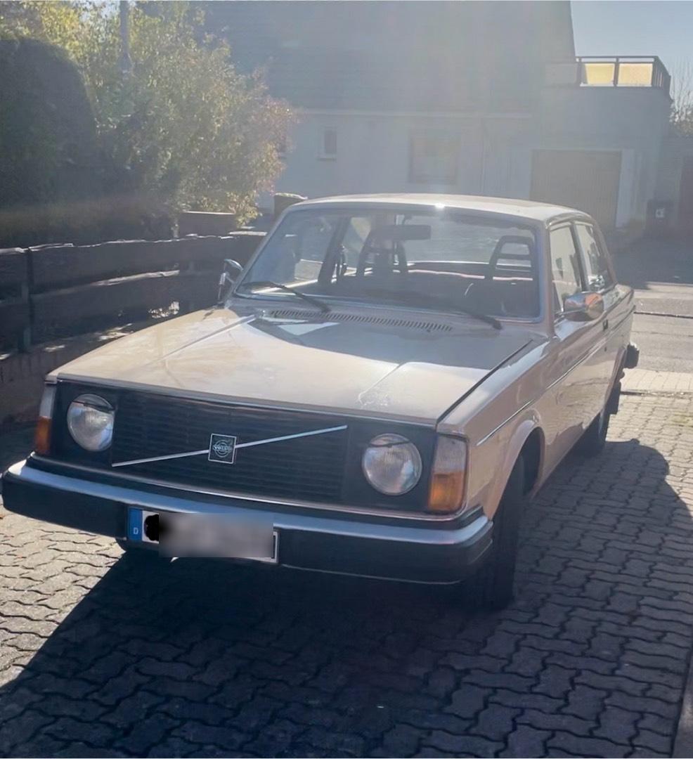 Abbildung des Autos Volvo 242 240