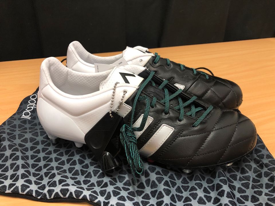 Adidas ACE 15.1 Fußballschuhe in Preußisch Oldendorf