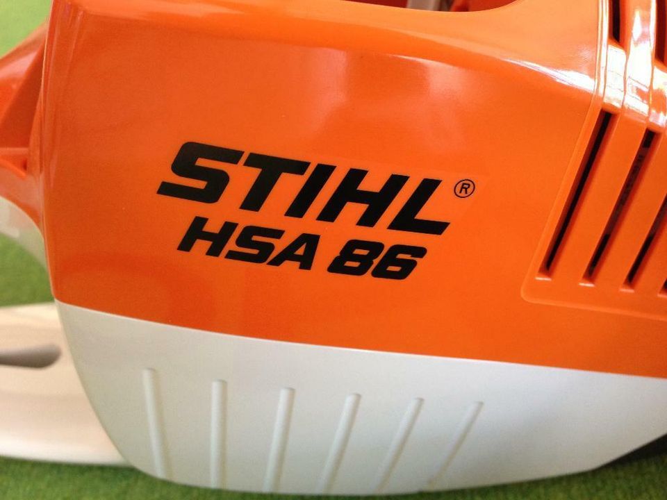 Akku-Heckenschere Stihl HSA 86 Gürteltasche Akku Ladegerät in Dorfen