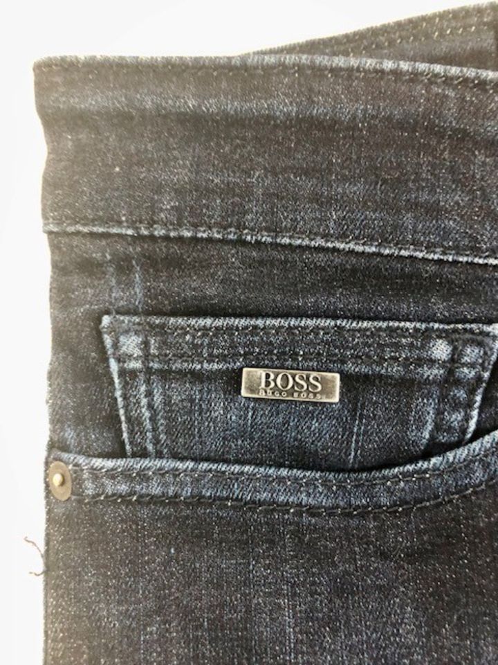 BOSS Herren Jeans "Delaware" Slim Fit Gr.35/36 in Essen