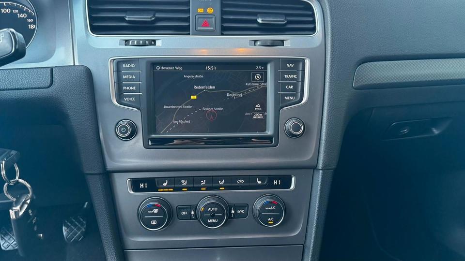 Volkswagen Golf VII Variant Lounge*1.6TDI *NAVI*KLIMA*SHZ* in Raubling
