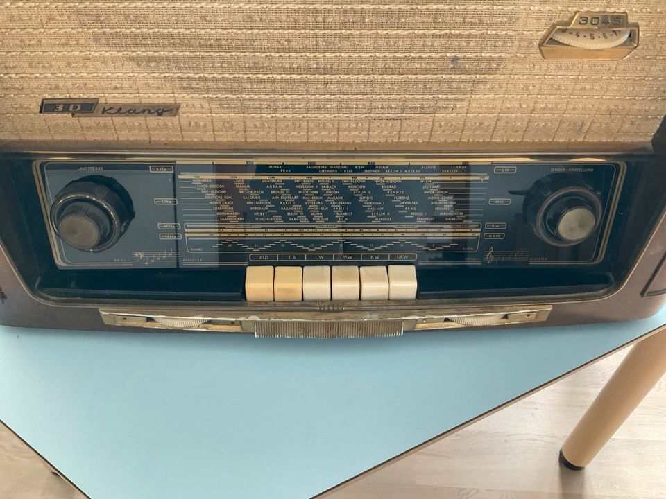 Grundig 3D Klang Radion 3045 in München