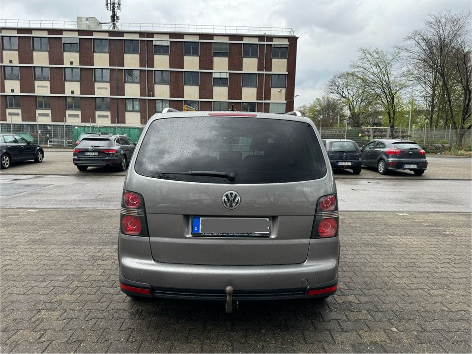 VW Touran Cross 2.0 TDI 7 Sitzer Vollausstattung Automatik in Essen